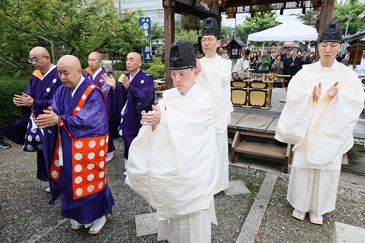 神泉苑での儀式の様子2